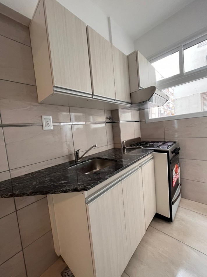 HERMOSO 2 AMBIENTES C DEPENDENCIA Y BALCON TERRAZA.
