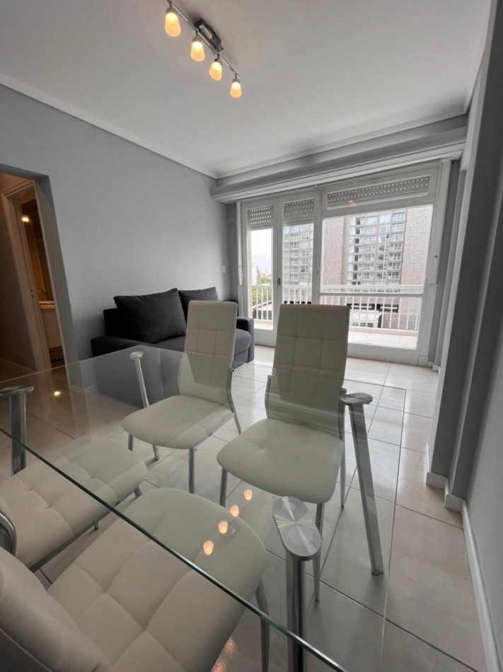HERMOSO 2 AMBIENTES C DEPENDENCIA Y BALCON TERRAZA.