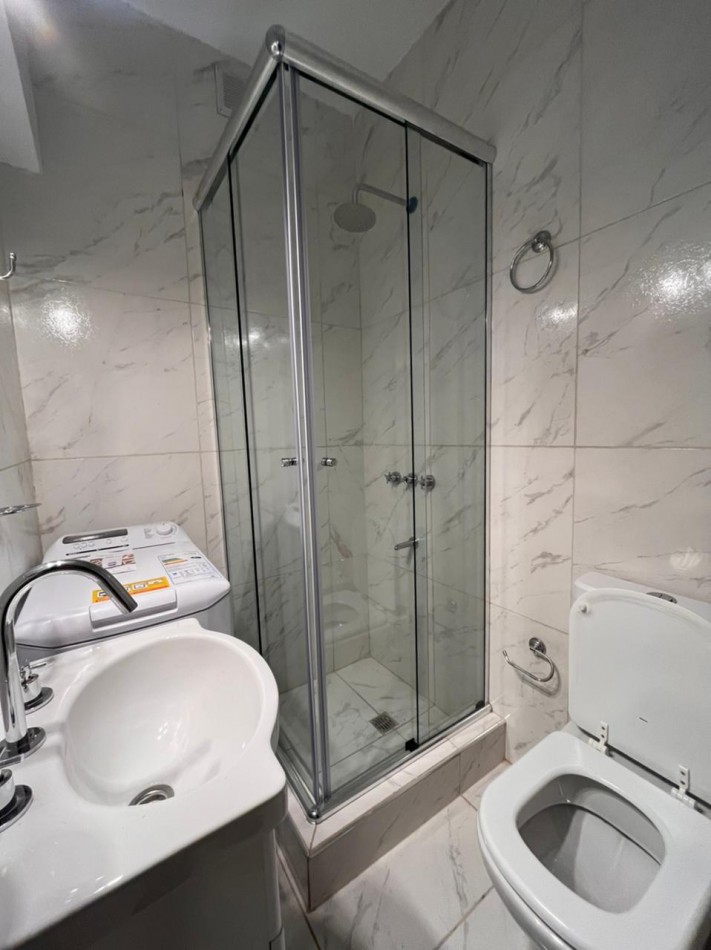 HERMOSO 2 AMBIENTES C DEPENDENCIA Y BALCON TERRAZA.