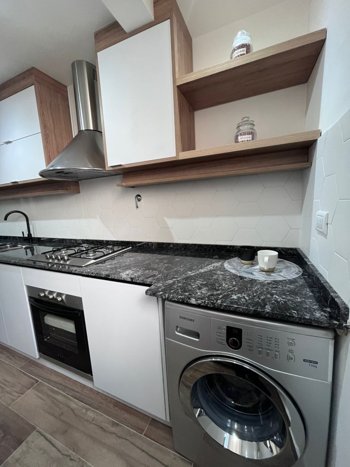 DEPARTAMENTO 2 AMBIENTES TOTALMENTE RECICLADO A LA CALLE CON BALCON