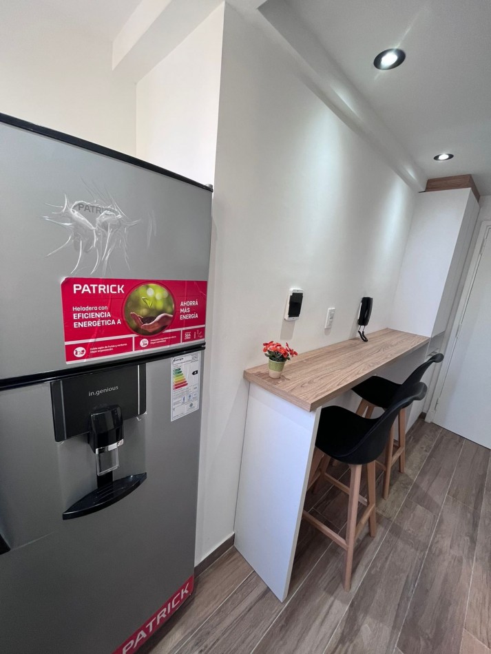 DEPARTAMENTO 2 AMBIENTES TOTALMENTE RECICLADO A LA CALLE CON BALCON