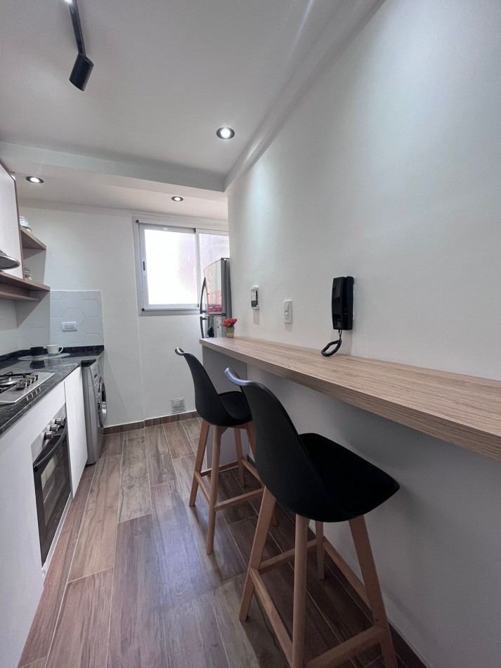DEPARTAMENTO 2 AMBIENTES TOTALMENTE RECICLADO A LA CALLE CON BALCON