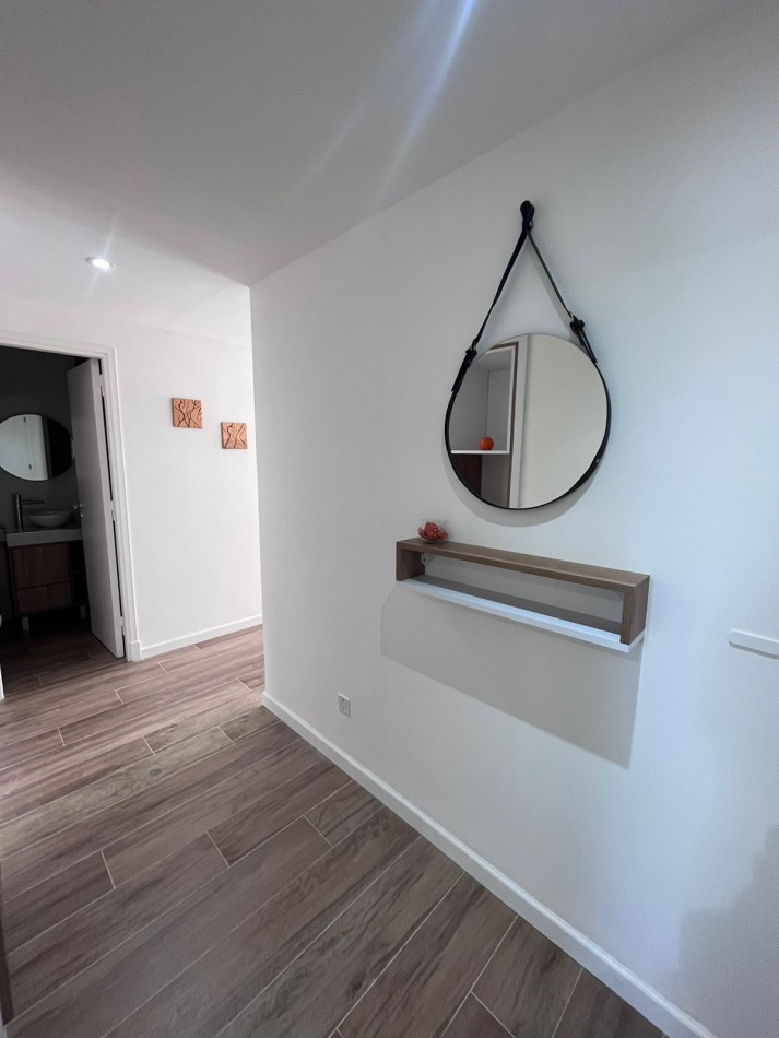 DEPARTAMENTO 2 AMBIENTES TOTALMENTE RECICLADO A LA CALLE CON BALCON