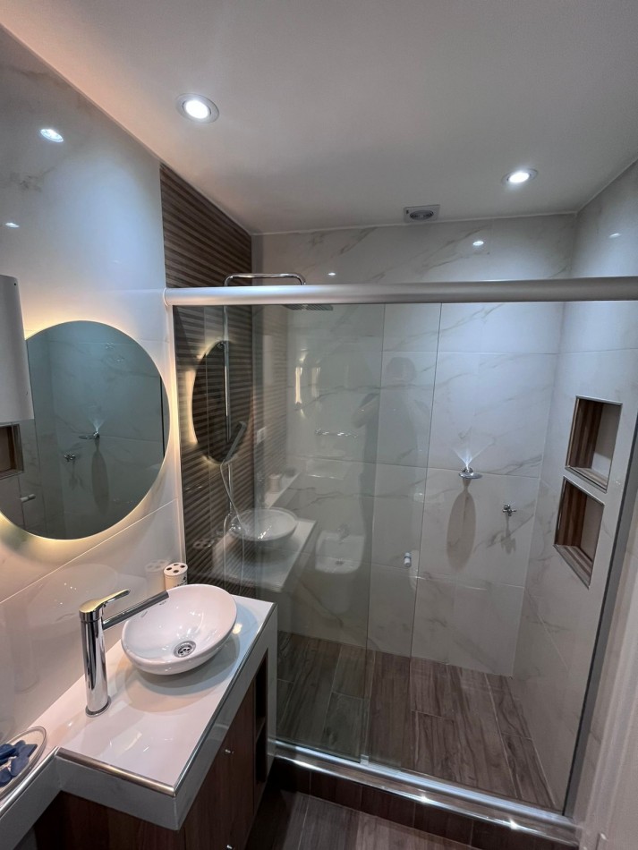 DEPARTAMENTO 2 AMBIENTES TOTALMENTE RECICLADO A LA CALLE CON BALCON