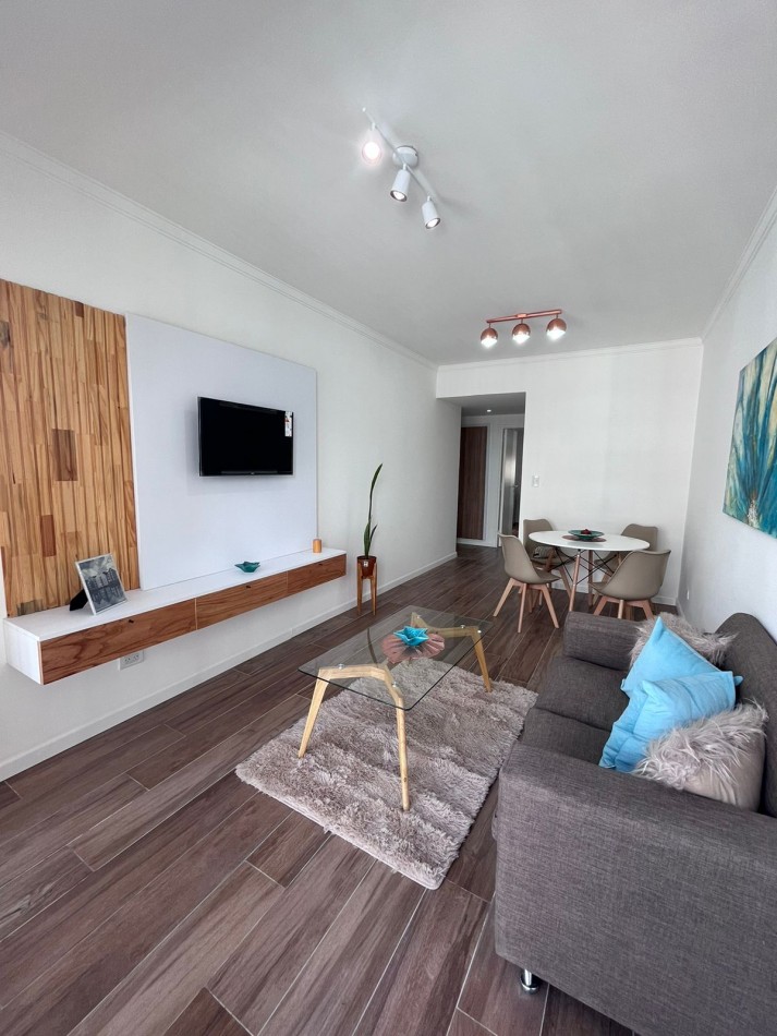 DEPARTAMENTO 2 AMBIENTES TOTALMENTE RECICLADO A LA CALLE CON BALCON