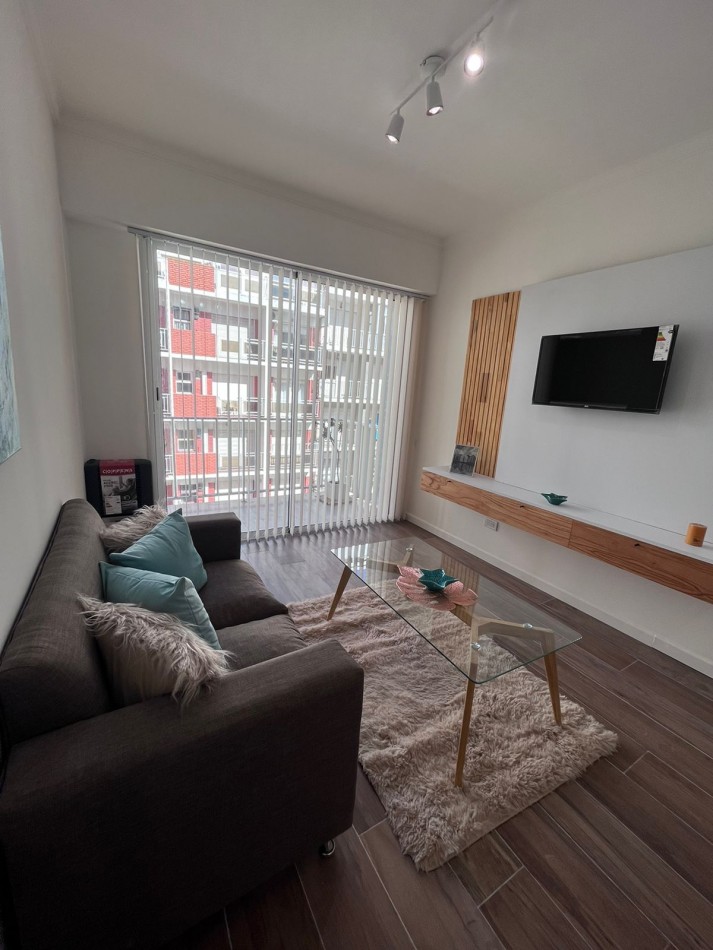 DEPARTAMENTO 2 AMBIENTES TOTALMENTE RECICLADO A LA CALLE CON BALCON