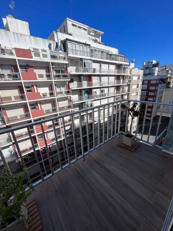 DEPARTAMENTO 2 AMBIENTES TOTALMENTE RECICLADO A LA CALLE CON BALCON
