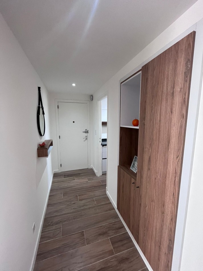 DEPARTAMENTO 2 AMBIENTES TOTALMENTE RECICLADO A LA CALLE CON BALCON