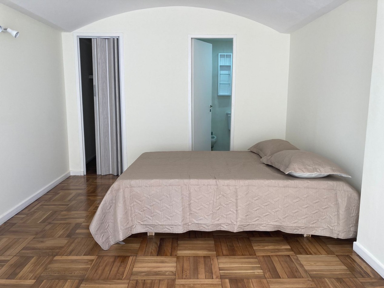 DEPTO. 2 AMBIENTES A LA CALLE EN DUPLEX