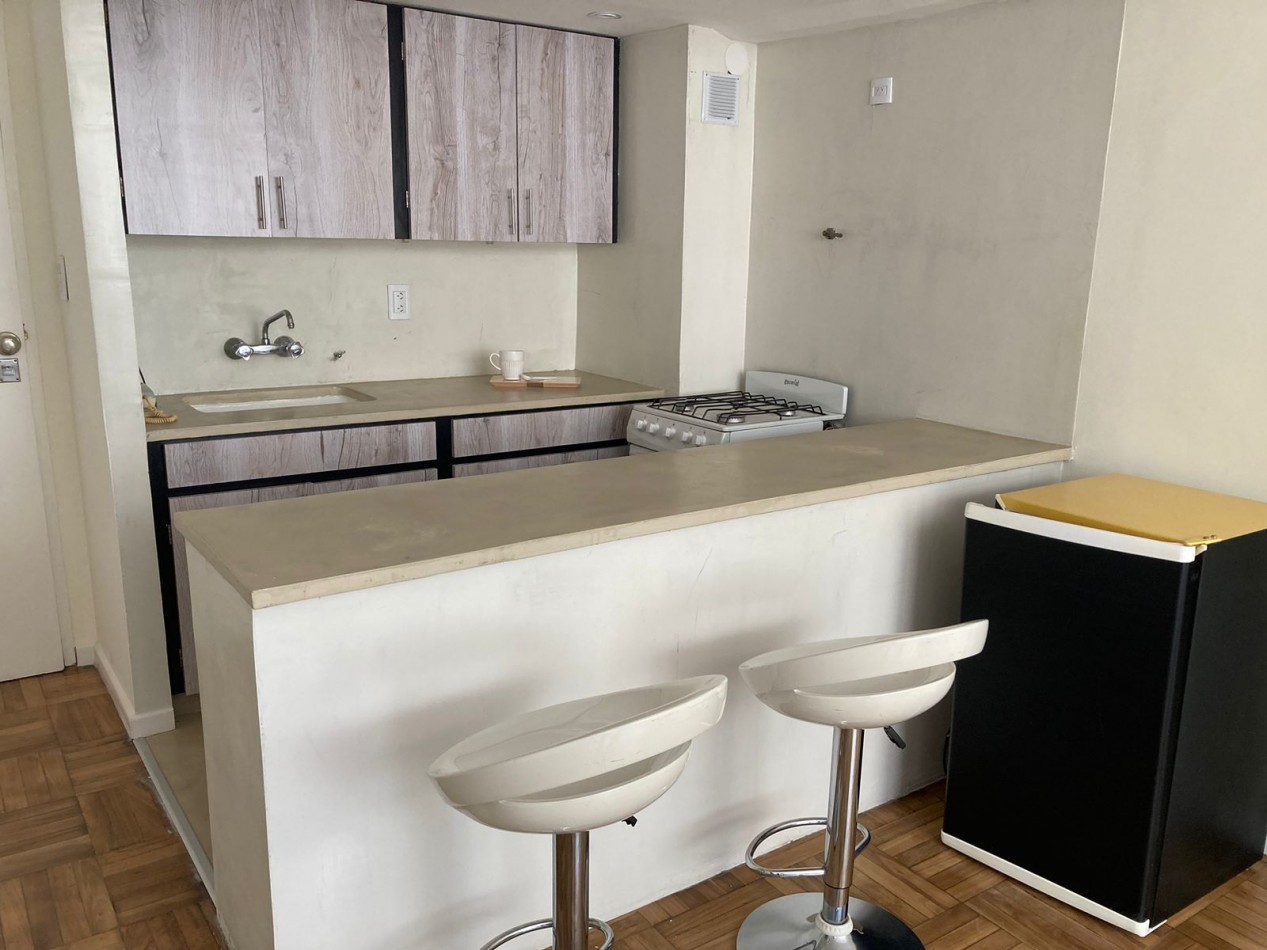 DEPTO. 2 AMBIENTES A LA CALLE EN DUPLEX