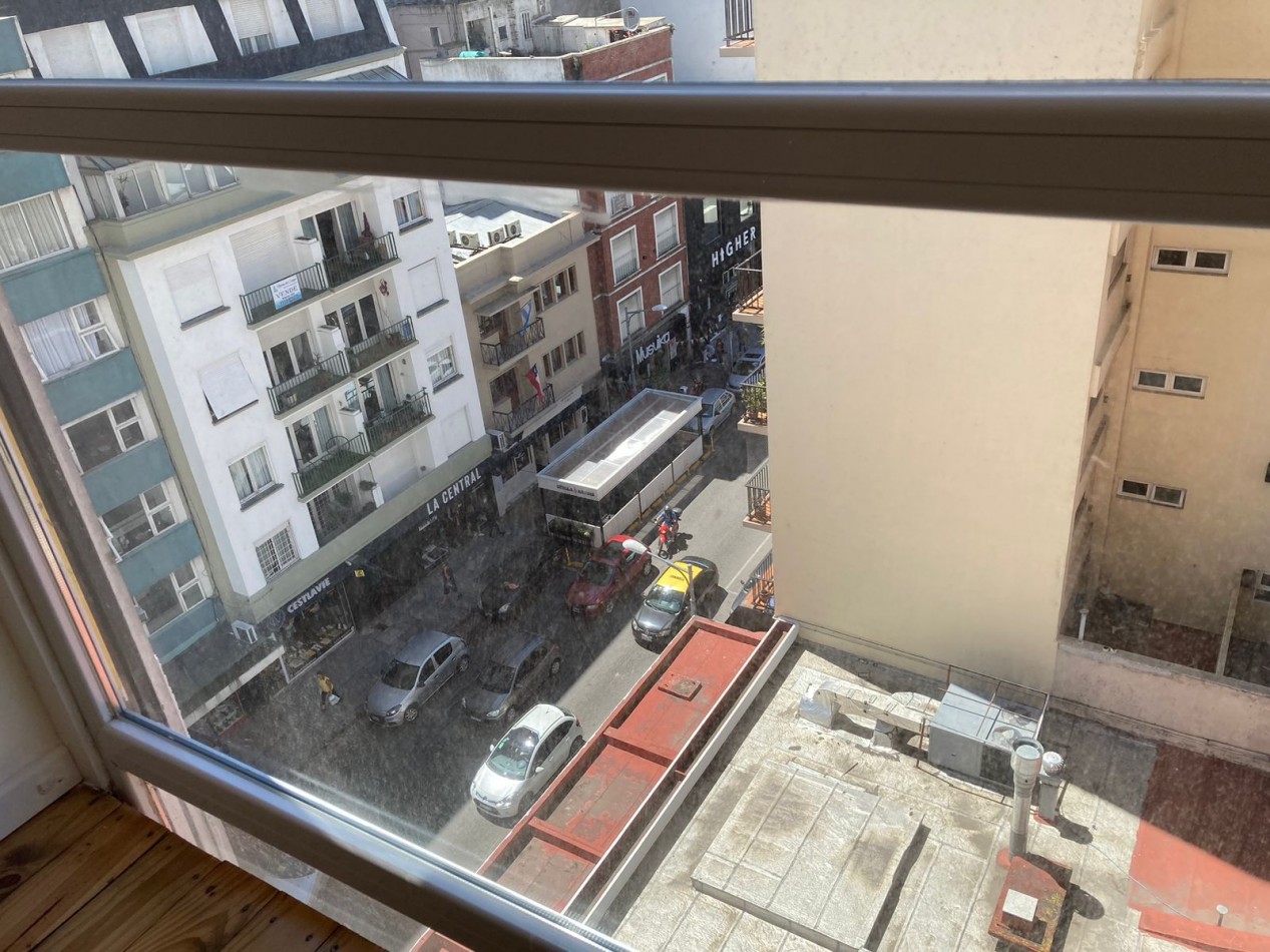 DEPTO. 2 AMBIENTES A LA CALLE EN DUPLEX