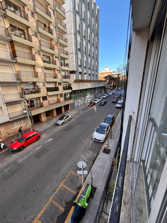 2 AMB A LA CALLE 