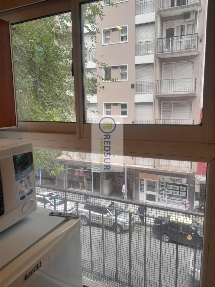 2 AMBIENTES A LA CALLE CON BALCON