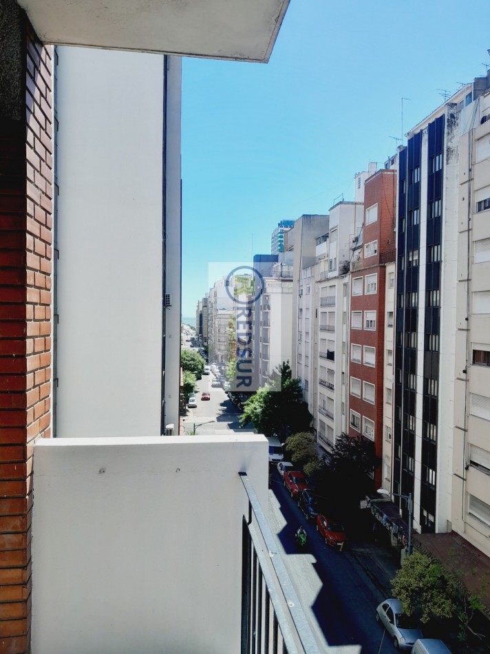 2 AMB RECICLADO CON BALCON A LA CALLE Y PARCIAL VISTA AL MAR