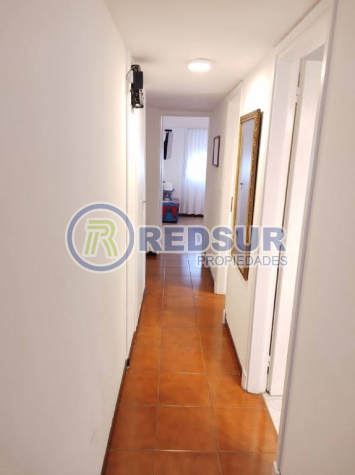 HERMOSO DEPARTAMENTO DE 4 AMBIENTES CON DEPENDENCIA Y CON COCHERA