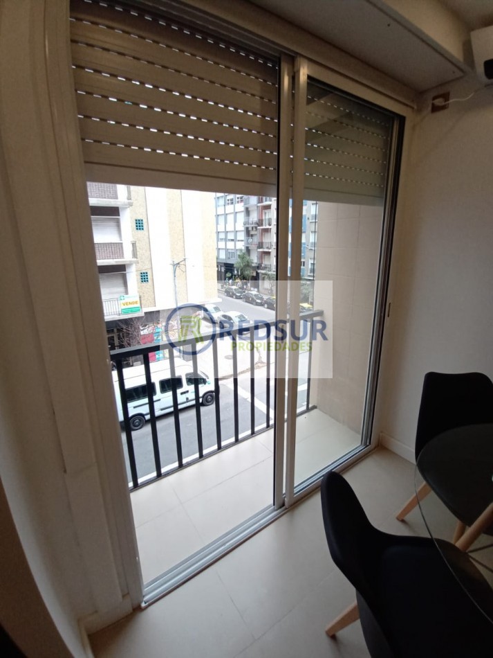 1 AMB A LA CALLE CON BALCON 