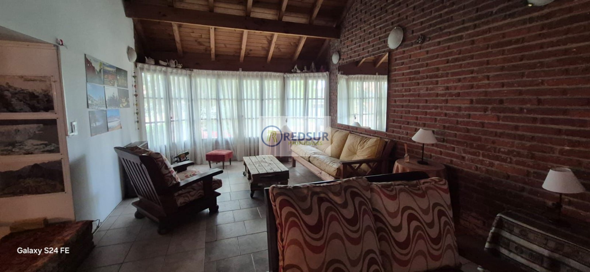 chalet 4 amb con cochera , quincho,patio con parrilla y pileta 