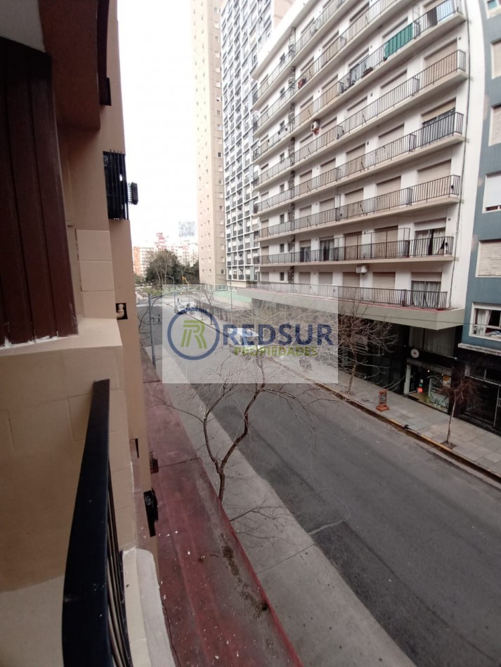 1 AMB A LA CALLE CON BALCON 