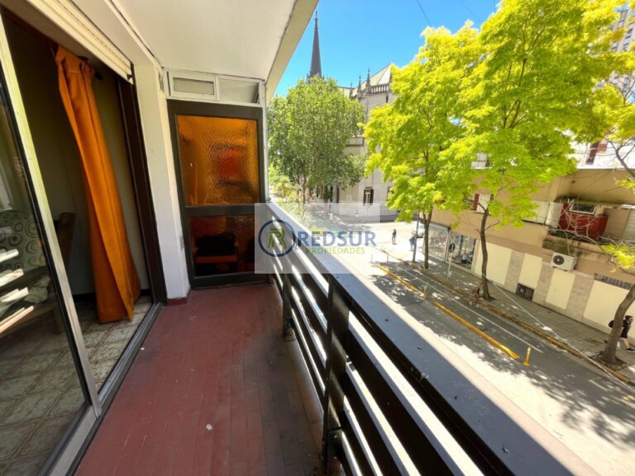 3 AMB C/BALCON A LA CALLE 