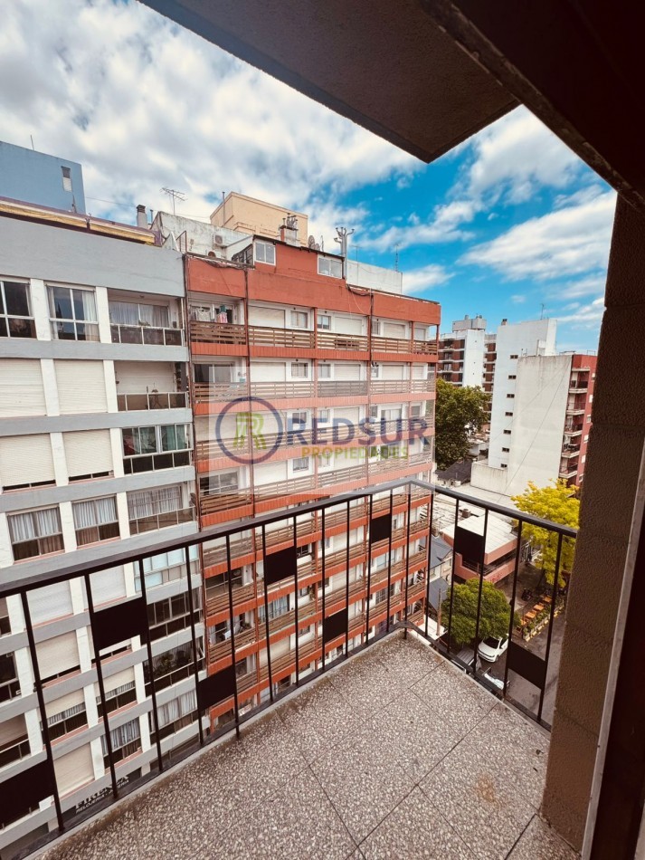 2 AMBIENTES CON BALCON SALIENTE AL FRENTE Y AL CONTRAFRENTE