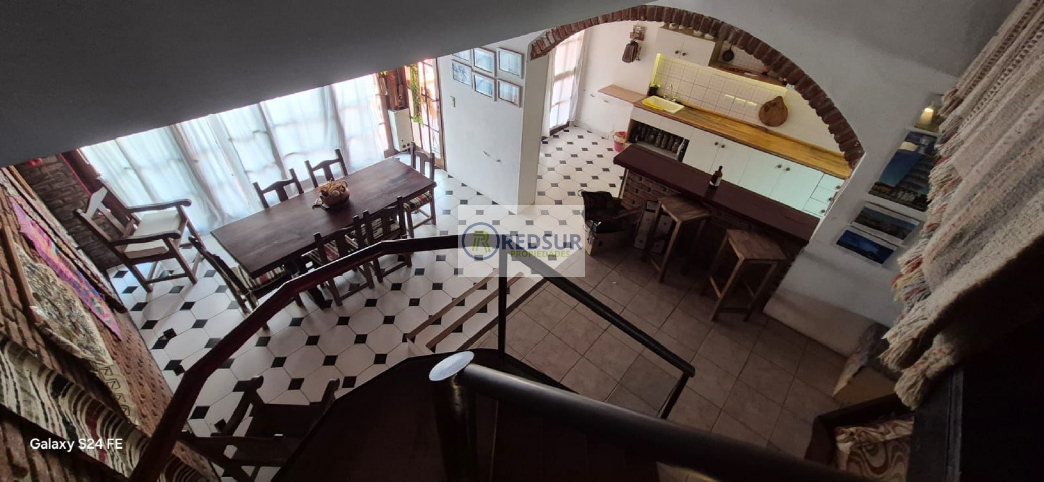 chalet 4 amb con cochera , quincho,patio con parrilla y pileta 