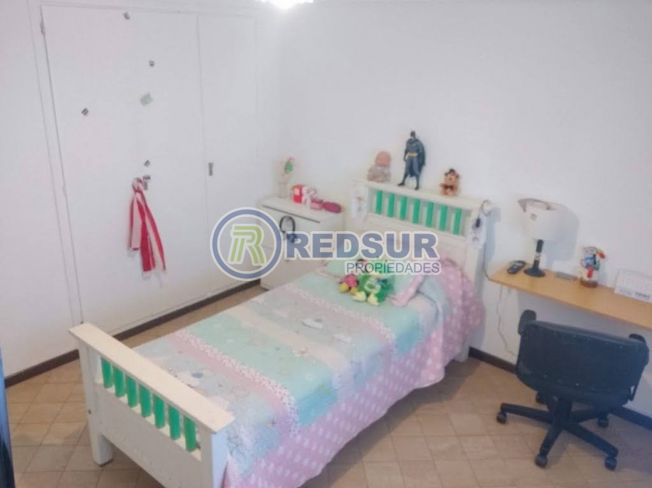 HERMOSO DEPARTAMENTO DE 4 AMBIENTES CON DEPENDENCIA Y CON COCHERA