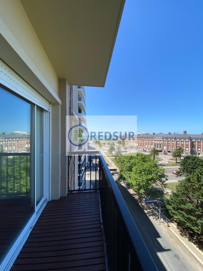 3 ambientes a la calle con balcon y vista al mar 