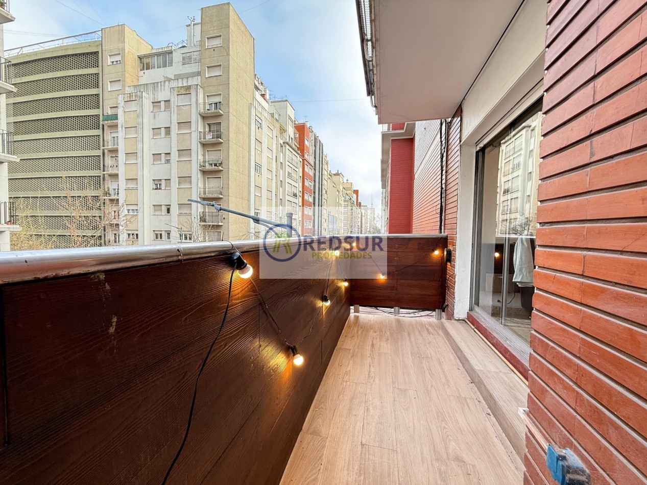 3 amb a la calle con balcon 