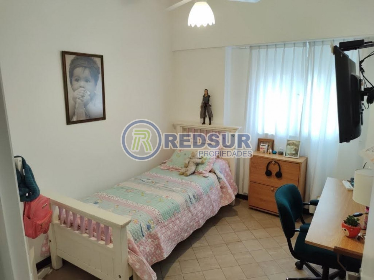 HERMOSO DEPARTAMENTO DE 4 AMBIENTES CON DEPENDENCIA Y CON COCHERA