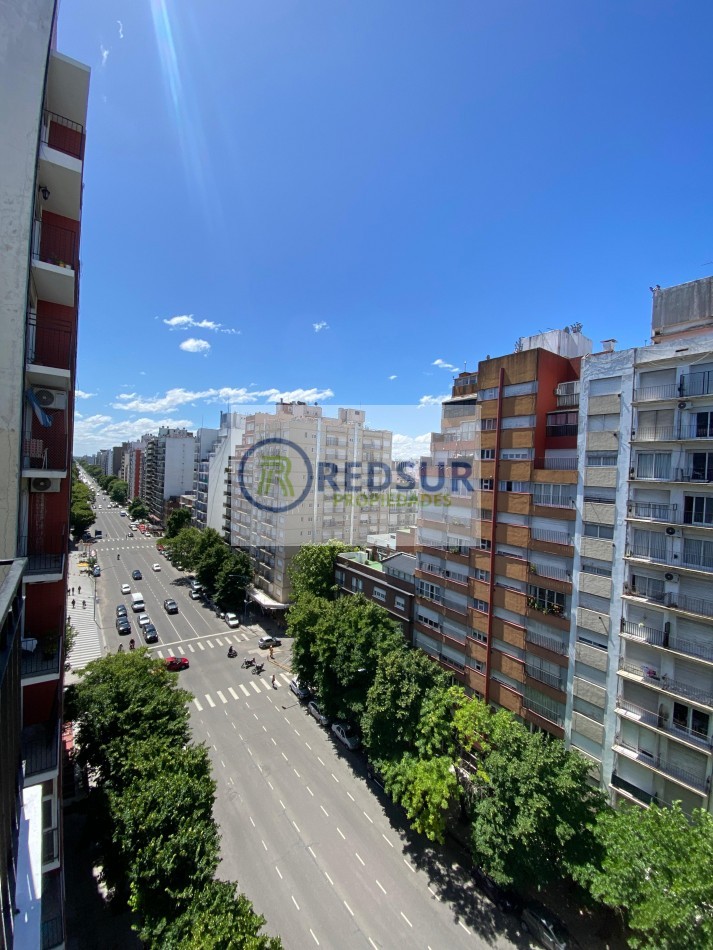 3 AMBIENTES A LA CALLE CON BALCON