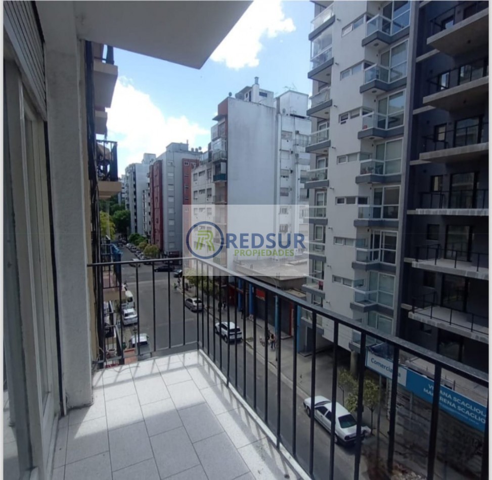 2 amb a la calle con balcon 