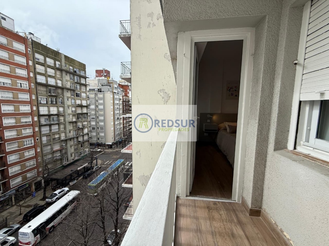3 amb a la calle con balcon 