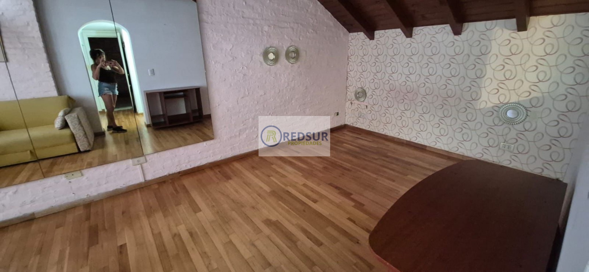chalet 4 amb con cochera , quincho,patio con parrilla y pileta 
