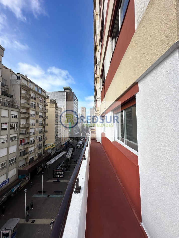 4 AMB A LA CALLE CON BALCON TERRAZA