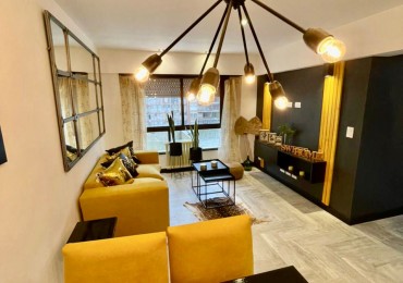 Hermoso 2 ambientes con balcon a la calle!!! Totalmente reciclado y amoblado.