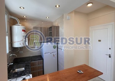 Venta depto 1 ambiente con vista a plaza San Martin. Totalmente reciclado.